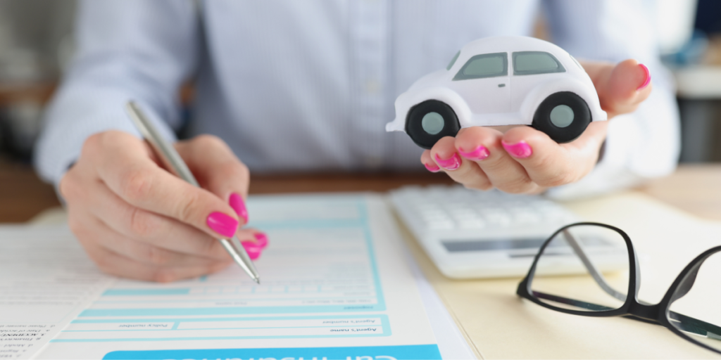 Aproveite as vantagens de contratar um seguro automóvel online