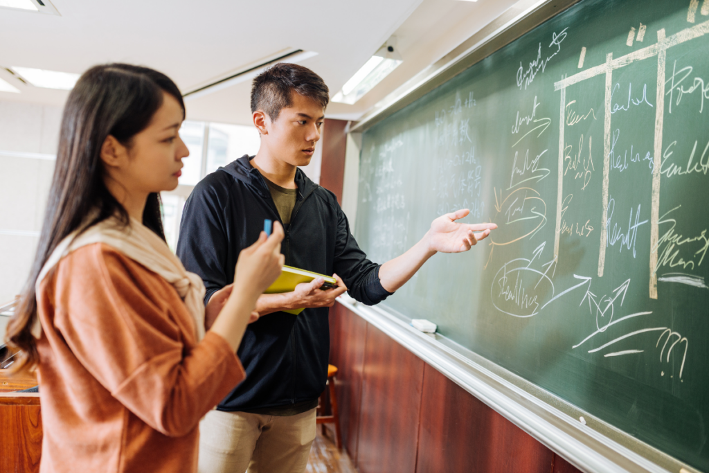 Estratégias de Ensino para Fomentar Habilidades de Pensamento Crítico