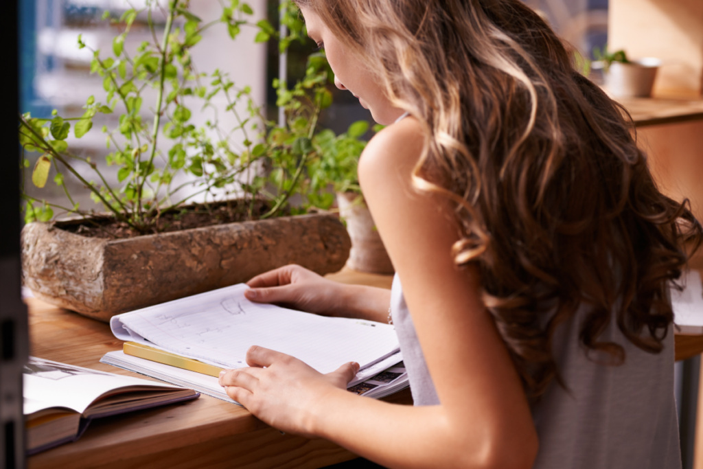 Crie um Ambiente de Estudo Produtivo com Boa Iluminação